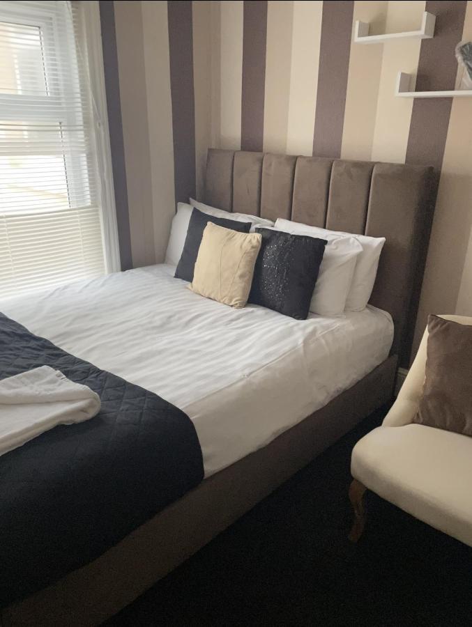 Phildene Suites Blackpool Buitenkant foto
